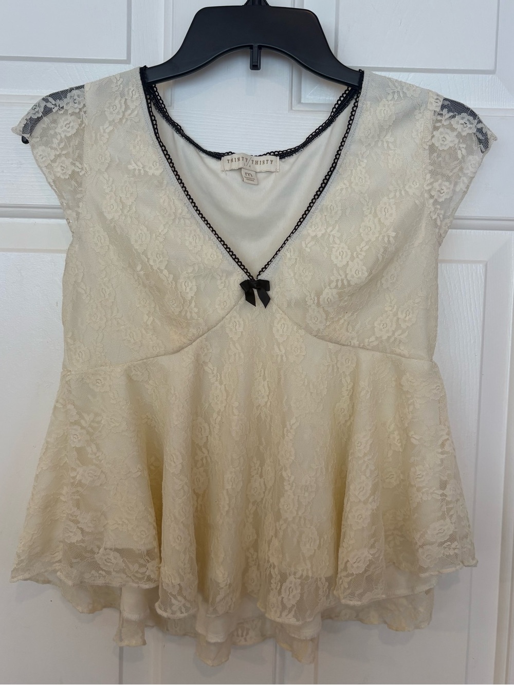 Thirty/Thirty Y2K Coquette  Romantic Floral Lace Top - Sheer lace sleeves - M